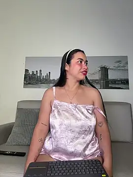 SophieRoyals online show from April 25, 12:30 pm