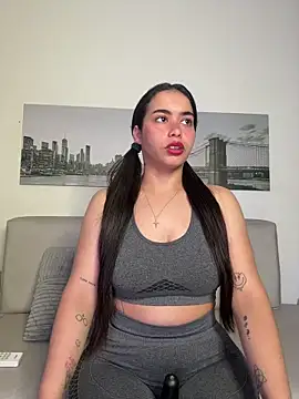 SophieRoyals online show from April 22, 1:40 pm