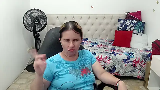 victoria jones online show from April 2, 2:02 pm