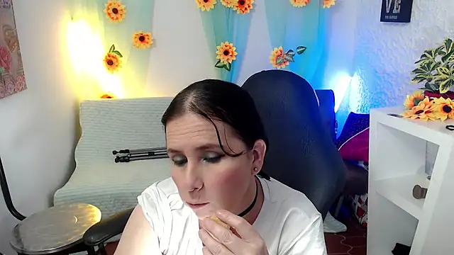 Snapshot of victoria_jones chatting on March 7, 2:56 pm victoria jones online show from March 7, 2:56 pm