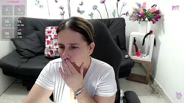 victoria jones online show from May 2, 1:38 pm