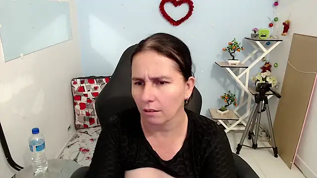 Snapshot of victoria_jones chatting on November 22, 1:32 pm victoria jones online show from November 22, 1:32 pm