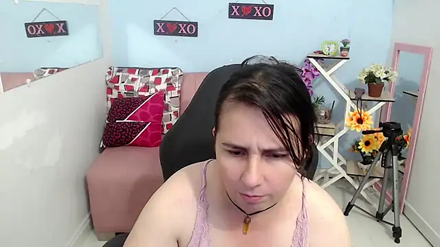Snapshot of victoria_jones chatting on October 4, 2:29 pm victoria jones online show from October 4, 2:29 pm