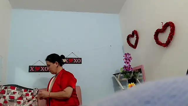 Snapshot of victoria_jones chatting on October 25, 12:39 pm victoria jones online show from October 25, 12:39 pm