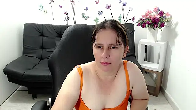 victoria jones online show from May 12, 12:00 pm
