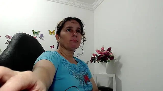 victoria jones online show from May 13, 12:45 pm