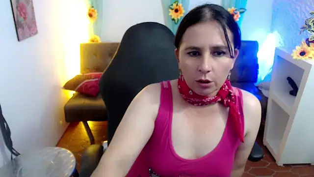 Snapshot of victoria_jones chatting on February 20, 6:13 pm victoria jones online show from February 20, 6:13 pm