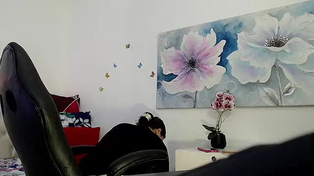 victoria jones online show from April 14, 1:38 pm