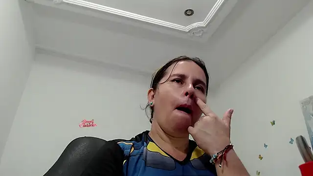 victoria jones online show from April 4, 2:01 pm