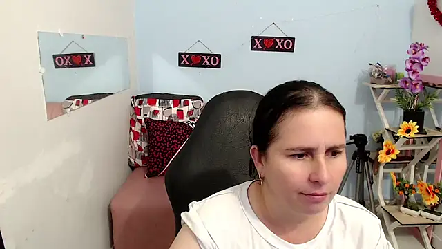 Snapshot of victoria_jones chatting on October 28, 5:56 pm victoria jones online show from October 28, 5:56 pm