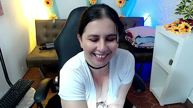 Snapshot of victoria_jones chatting on March 13, 5:50 pm victoria jones online show from March 13, 5:50 pm