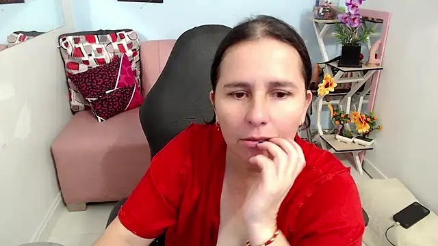 Snapshot of victoria_jones chatting on November 7, 3:27 pm victoria jones online show from November 7, 3:27 pm