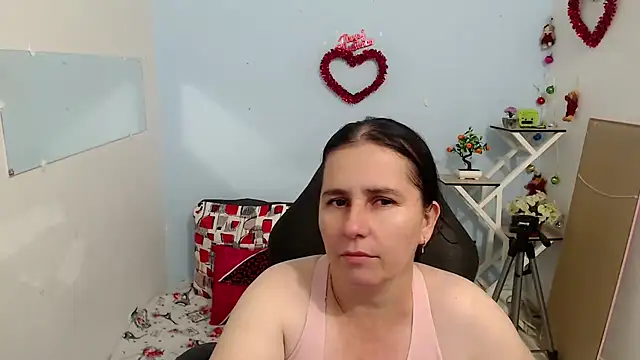 Snapshot of victoria_jones chatting on December 2, 5:58 pm victoria jones online show from December 2, 5:58 pm