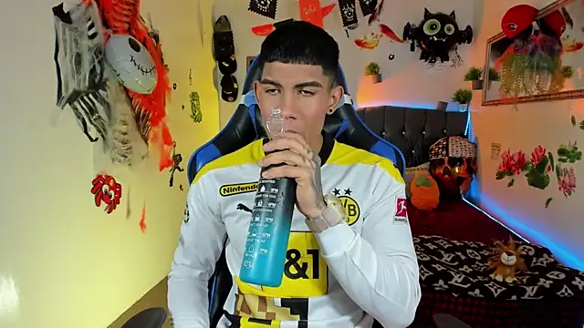 Snapshot of Damian_latinxxx chatting on October 27, 3:07 am Damian latinxxx online show from October 27, 3:07 am