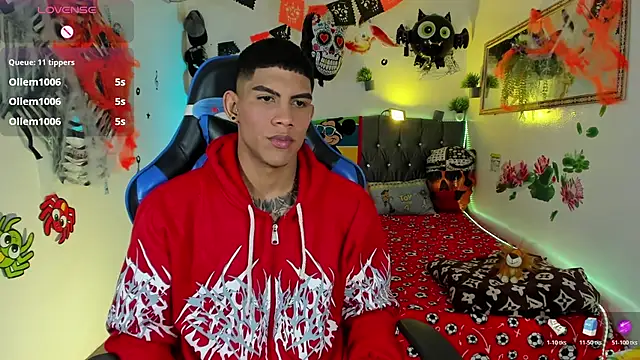 Snapshot of Damian_latinxxx chatting on October 22, 3:17 am Damian latinxxx online show from October 22, 3:17 am