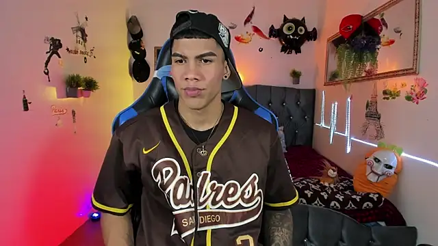 Snapshot of Damian_latinxxx chatting on November 2, 3:11 am Damian latinxxx online show from November 2, 3:11 am