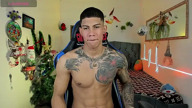 Snapshot of Damian_latinxxx chatting on December 4, 3:16 am Damian latinxxx online show from December 4, 3:16 am