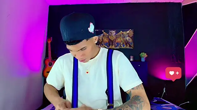 Snapshot of Damian_latinxxx chatting on February 26, 3:03 am Damian latinxxx online show from February 26, 3:03 am