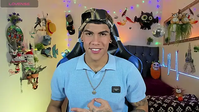 Snapshot of Damian_latinxxx chatting on November 19, 3:06 am Damian latinxxx online show from November 19, 3:06 am