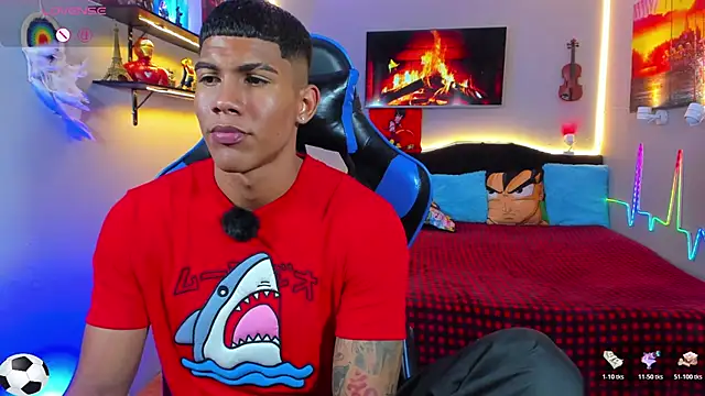 Snapshot of Damian_latinxxx chatting on June 27, 12:22 pm Damian latinxxx online show from June 27, 12:22 pm