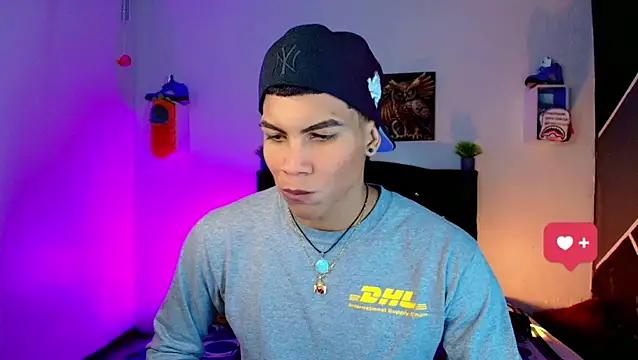 Snapshot of Damian_latinxxx chatting on March 13, 3:00 am Damian latinxxx online show from March 13, 3:00 am