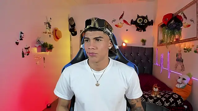 Snapshot of Damian_latinxxx chatting on November 7, 3:11 am Damian latinxxx online show from November 7, 3:11 am