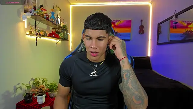 Snapshot of Damian_latinxxx chatting on July 18, 9:07 am Damian latinxxx online show from July 18, 9:07 am