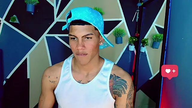 Snapshot of Damian_latinxxx chatting on February 23, 2:29 am Damian latinxxx online show from February 23, 2:29 am