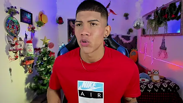 Snapshot of Damian_latinxxx chatting on December 3, 3:07 am Damian latinxxx online show from December 3, 3:07 am