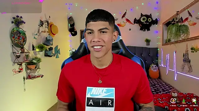 Snapshot of Damian_latinxxx chatting on November 12, 3:21 am Damian latinxxx online show from November 12, 3:21 am