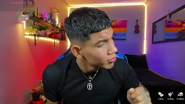 Snapshot of Damian_latinxxx chatting on July 15, 9:27 am Damian latinxxx online show from July 15, 9:27 am
