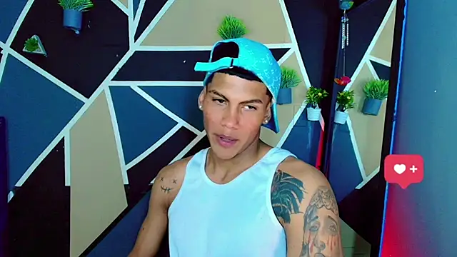 Snapshot of Damian_latinxxx chatting on February 22, 9:34 am Damian latinxxx online show from February 22, 9:34 am