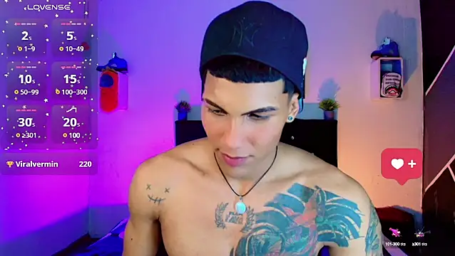 Snapshot of Damian_latinxxx chatting on March 14, 9:03 am Damian latinxxx online show from March 14, 9:03 am