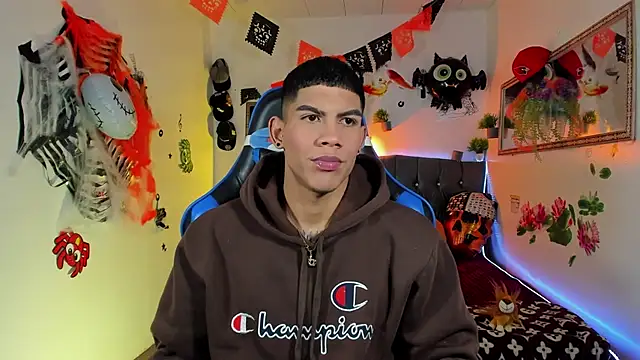 Snapshot of Damian_latinxxx chatting on October 25, 3:06 am Damian latinxxx online show from October 25, 3:06 am