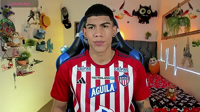 Snapshot of Damian_latinxxx chatting on November 17, 3:10 am Damian latinxxx online show from November 17, 3:10 am