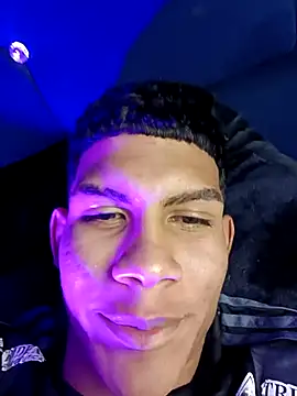 Snapshot of Damian_latinxxx chatting on February 21, 11:01 am Damian latinxxx online show from February 21, 11:01 am