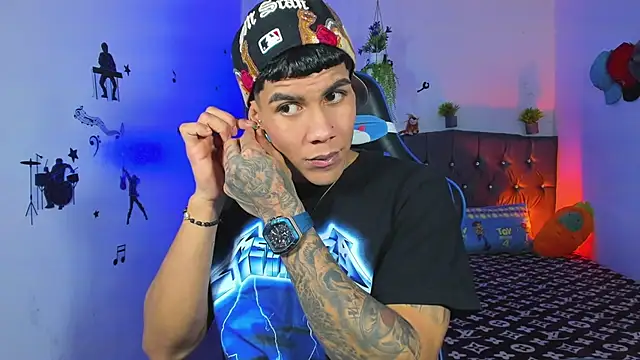 Snapshot of Damian_latinxxx chatting on September 12, 3:06 am Damian latinxxx online show from September 12, 3:06 am