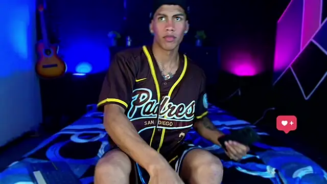 Snapshot of Damian_latinxxx chatting on February 25, 3:09 am Damian latinxxx online show from February 25, 3:09 am