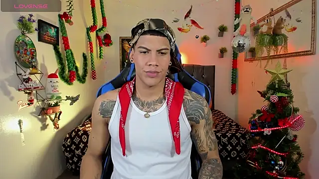 Snapshot of Damian_latinxxx chatting on December 15, 3:12 am Damian latinxxx online show from December 15, 3:12 am