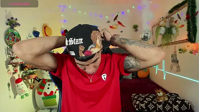 Snapshot of Damian_latinxxx chatting on November 23, 3:16 am Damian latinxxx online show from November 23, 3:16 am