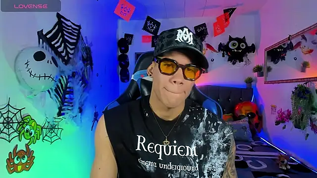 Snapshot of Damian_latinxxx chatting on October 9, 3:07 am Damian latinxxx online show from October 9, 3:07 am