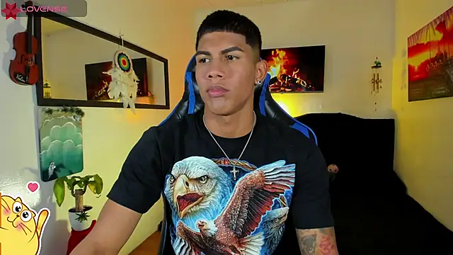 Snapshot of Damian_latinxxx chatting on June 17, 3:06 am Damian latinxxx online show from June 17, 3:06 am