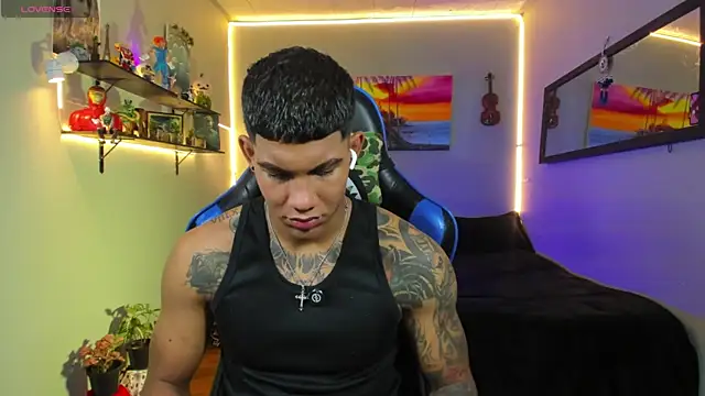 Snapshot of Damian_latinxxx chatting on July 9, 8:48 am Damian latinxxx online show from July 9, 8:48 am