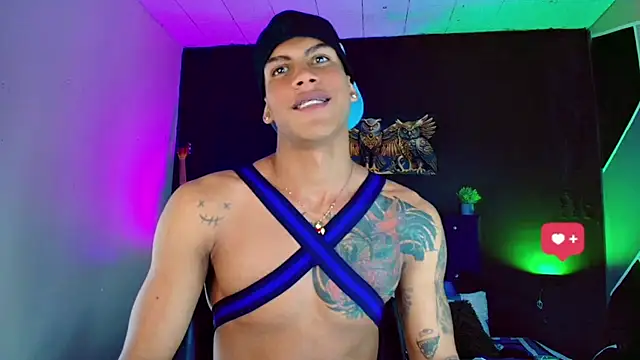 Snapshot of Damian_latinxxx chatting on February 27, 9:07 am Damian latinxxx online show from February 27, 9:07 am