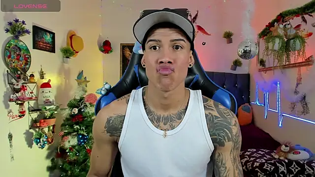 Snapshot of Damian_latinxxx chatting on November 28, 3:07 am Damian latinxxx online show from November 28, 3:07 am