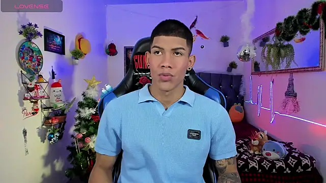 Snapshot of Damian_latinxxx chatting on December 2, 3:07 am Damian latinxxx online show from December 2, 3:07 am