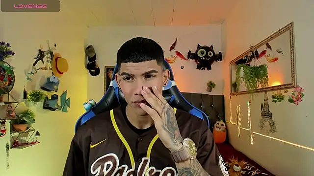 Snapshot of Damian_latinxxx chatting on November 16, 3:11 am Damian latinxxx online show from November 16, 3:11 am