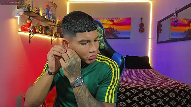 Snapshot of Damian_latinxxx chatting on July 10, 9:09 am Damian latinxxx online show from July 10, 9:09 am
