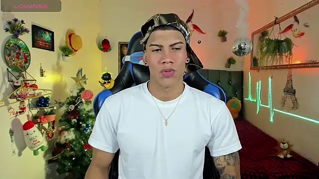 Snapshot of Damian_latinxxx chatting on November 27, 2:56 am Damian latinxxx online show from November 27, 2:56 am