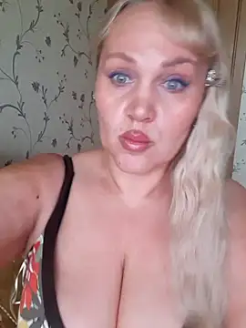 IsabellaBoni online show from April 28, 6:29 am